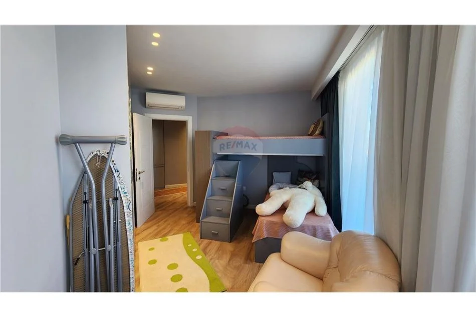 Tirane, jepet me qera apartament 2+1 Kati 7, 150 m² 1.500 € (Rruga Barrikadave Sheshi Skënderbej, Tiranë)