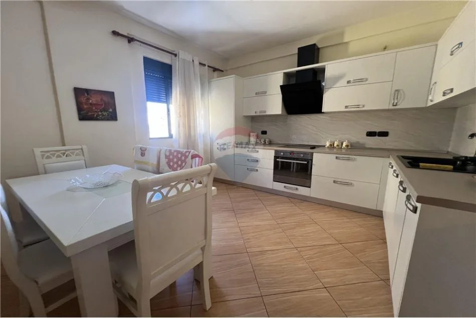 Vlore, shitet apartament Kati 4, 120 m² 138.500 € (Rruga Transballkanike, Vlorë (Përballë AZA))
