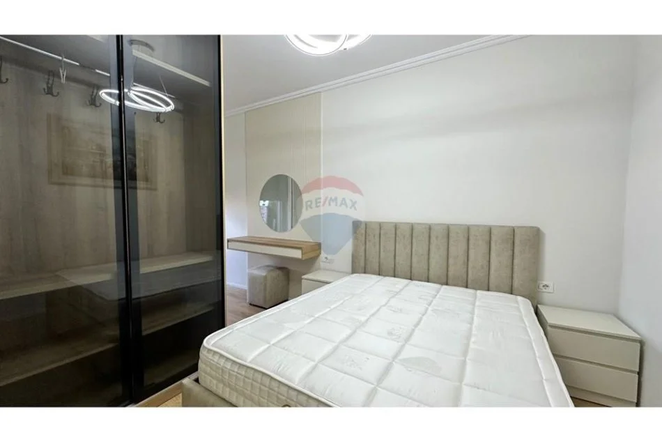 Tirane, jepet me qera apartament 2+1+Ballkon , 92 m² 650 € (Tirana Golden Park)