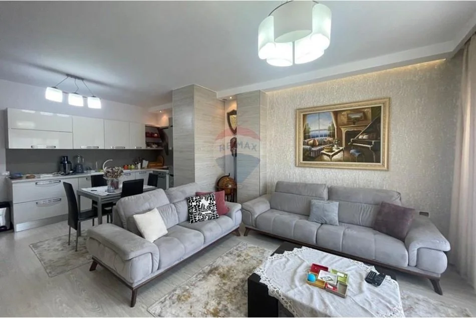 Tirane, jepet me qera apartament 2+1+Ballkon , 120 m² 900 € 