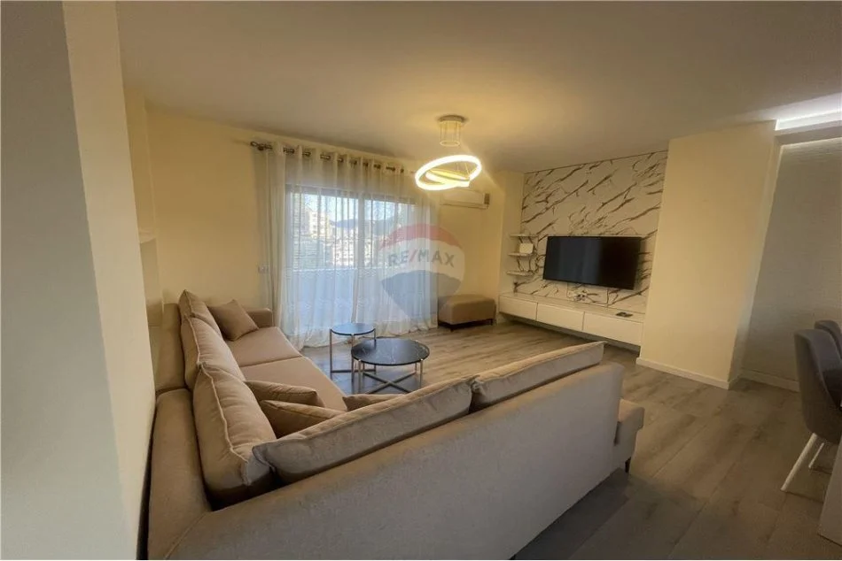 Tirane, jepet me qera 2+1+Ballkon , 155 m² 1.500 € 