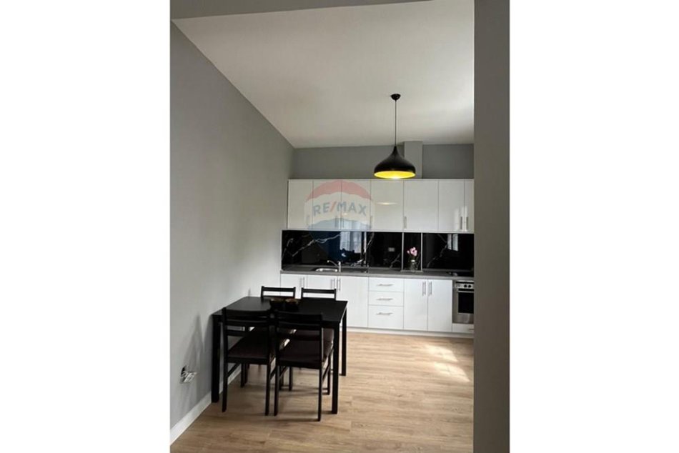 Tirane, jepet me qera apartament 2+1 Kati 2, 520 € (Kombinat)