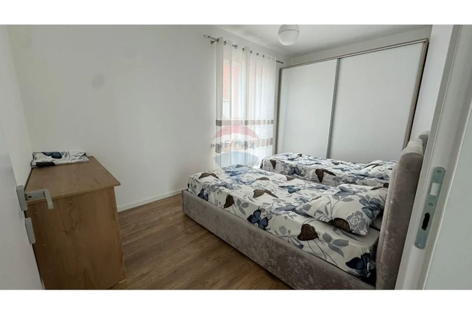 Tirane, jepet me qera apartament 2+1+Ballkon Kati 4, 79 m² 550 € (Xhamia Selite)
