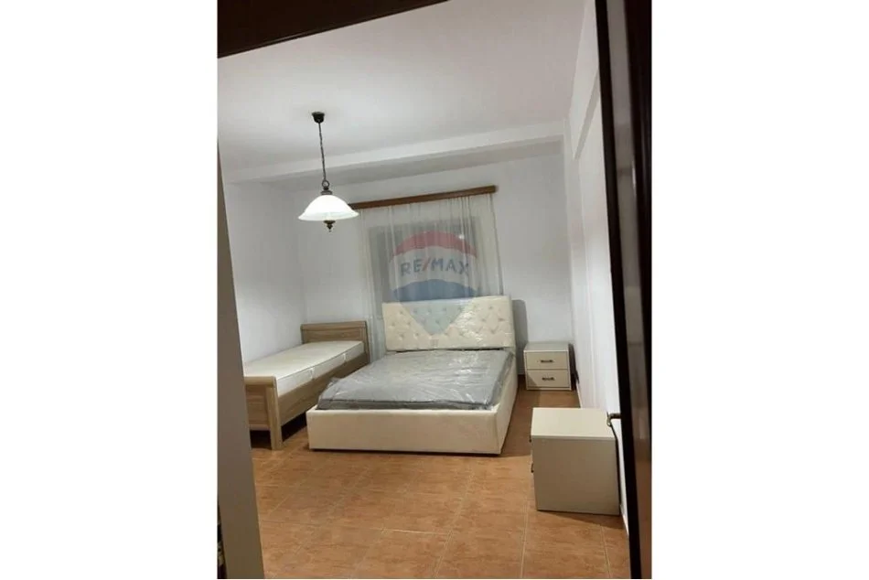 Tirane, jepet me qera apartament 1+1 Kati 4, 80 m² 500 € (STAACIONI I TRENIT)