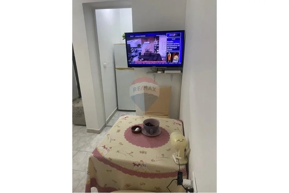 Tirane, jepet me qera 1+1 Kati 1, 50 m² 400 € 