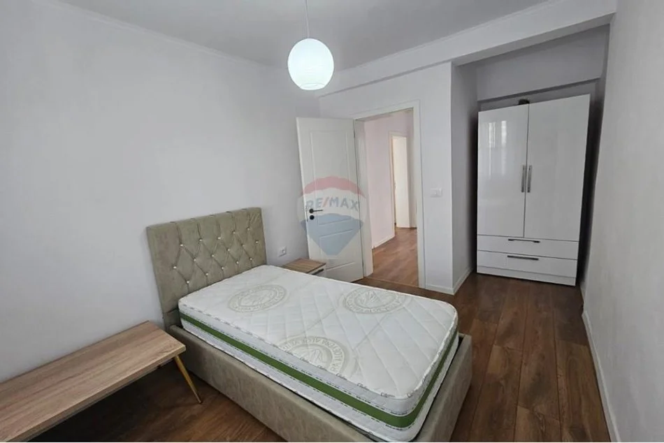 Tirane, jepet me qera apartament 2+1 Kati 3, 75 m² 600 € (Mine Peza)