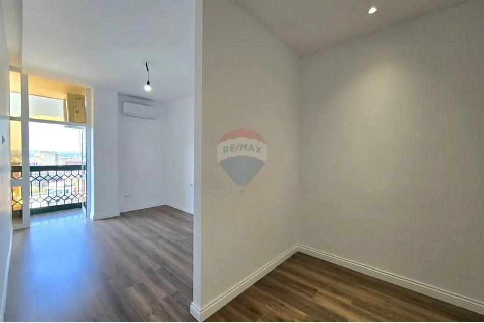 Tirane, jepet me qera zyre , 80 m² 950 € (Sheshi Skënderbej, Tiranë)