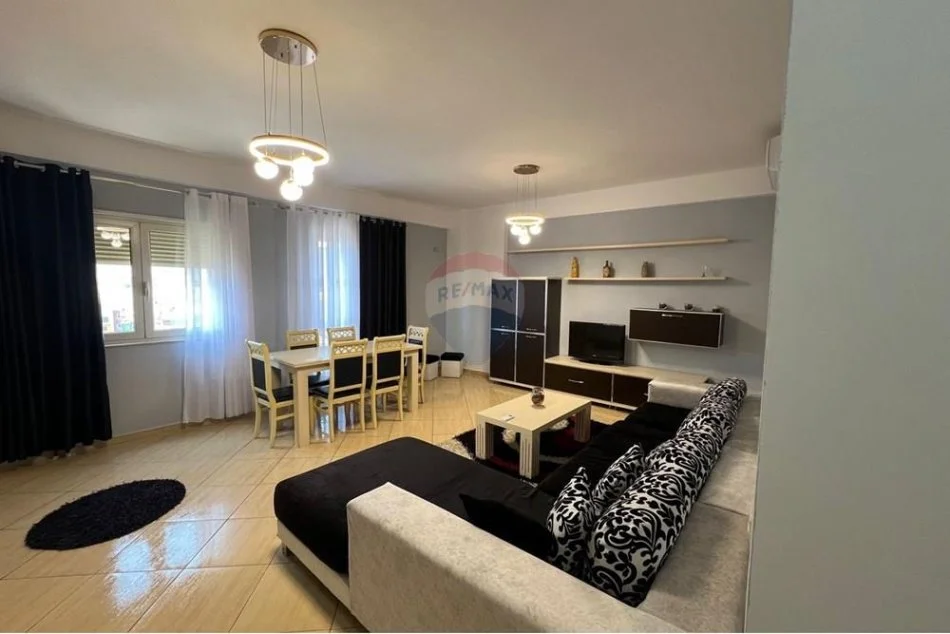 Tirane, jepet me qera apartament 2+1+Ballkon , 115 m² 750 € 