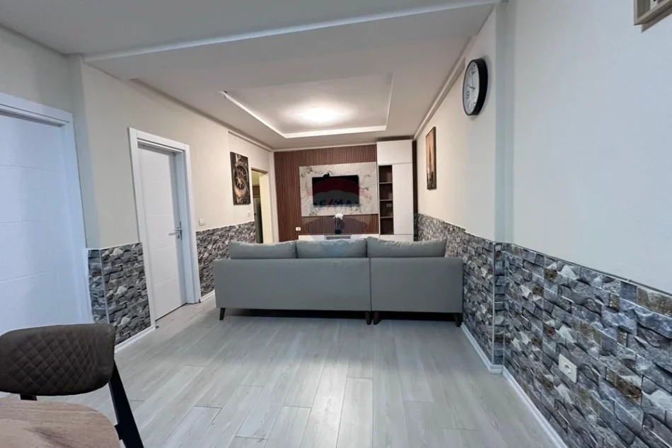 Tirane, jepet me qera apartament , 63 m² 680 € 