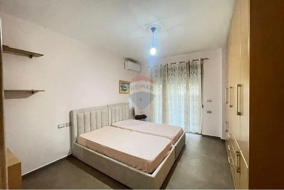 Tirane, jepet me qera apartament 2+1+Ballkon , 128 m² 700 € 