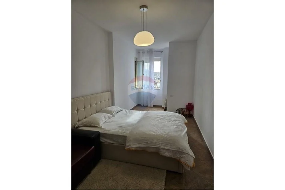Tirane, jepet me qera apartament 2+1+Ballkon , 111 m² 550 € 