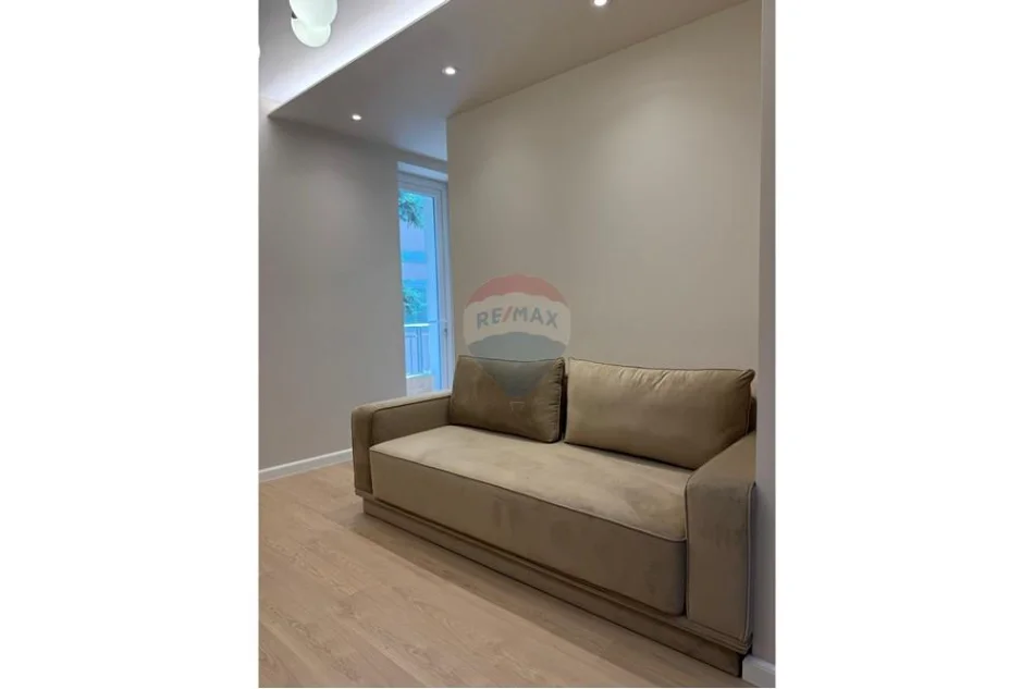 Tirane, jepet me qera apartament 1+1 ,