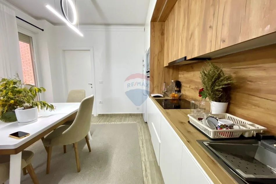 Tirane, shitet apartament 1+1+Ballkon Kati 3, 68 m² 140.000 € (spitali amerikan 3)