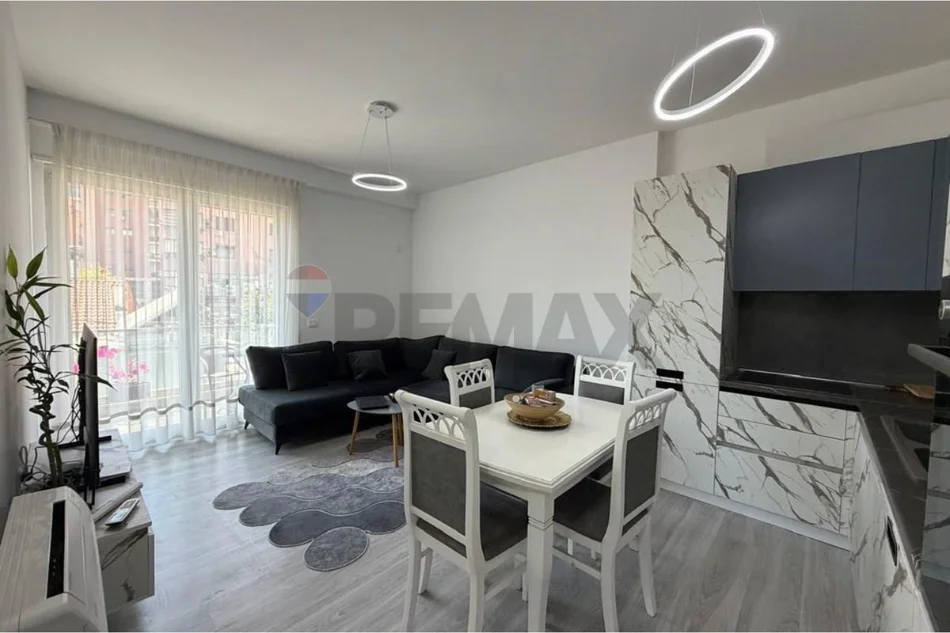 Tirane, jepet me qera apartament 1+1 , 60 m² 750 € (9 katshet)