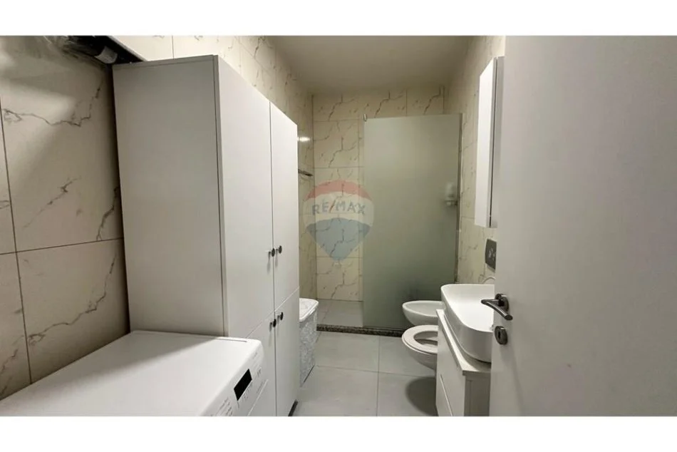 Tirane, jepet me qera apartament 2+1+Ballkon , 92 m² 650 € (Tirana Golden Park)