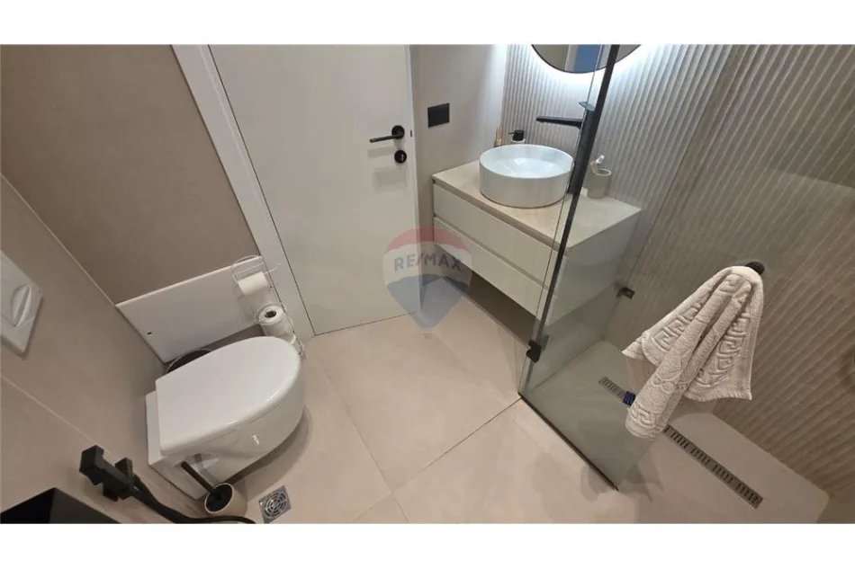 Vlore - Lungomare, shitet apartament 2+1 Kati 10, 127 m² 328.500 € (Rruga Reshat Osmani, pran shkolles se Marines, Vlore)
