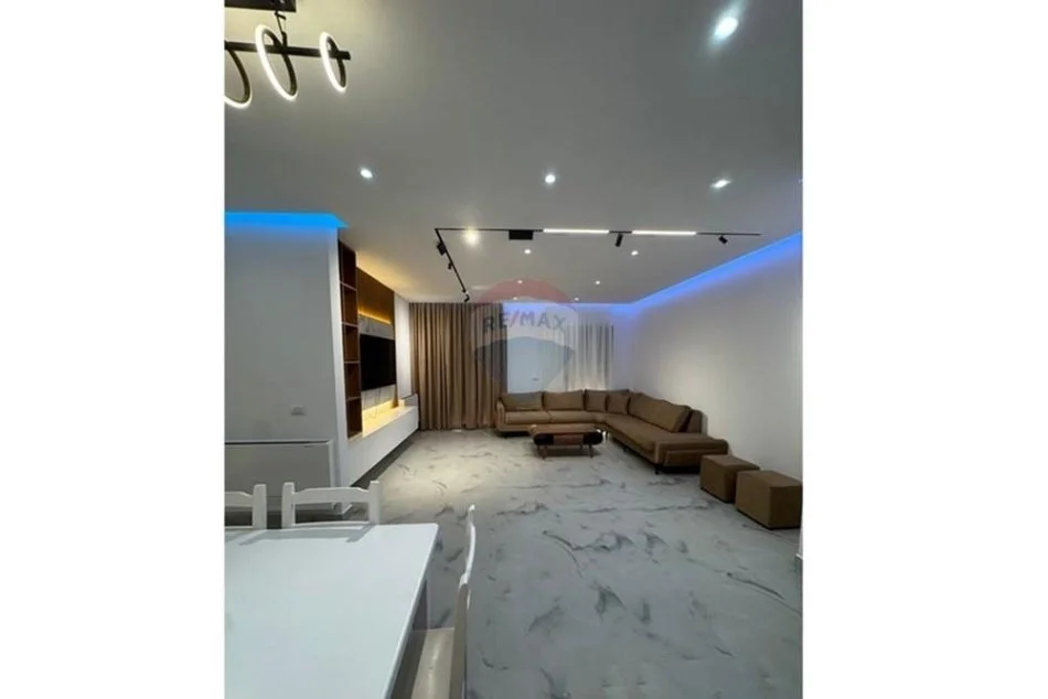 Tirane, jepet me qera apartament 2+1+Ballkon , 120 m² 1.300 € 