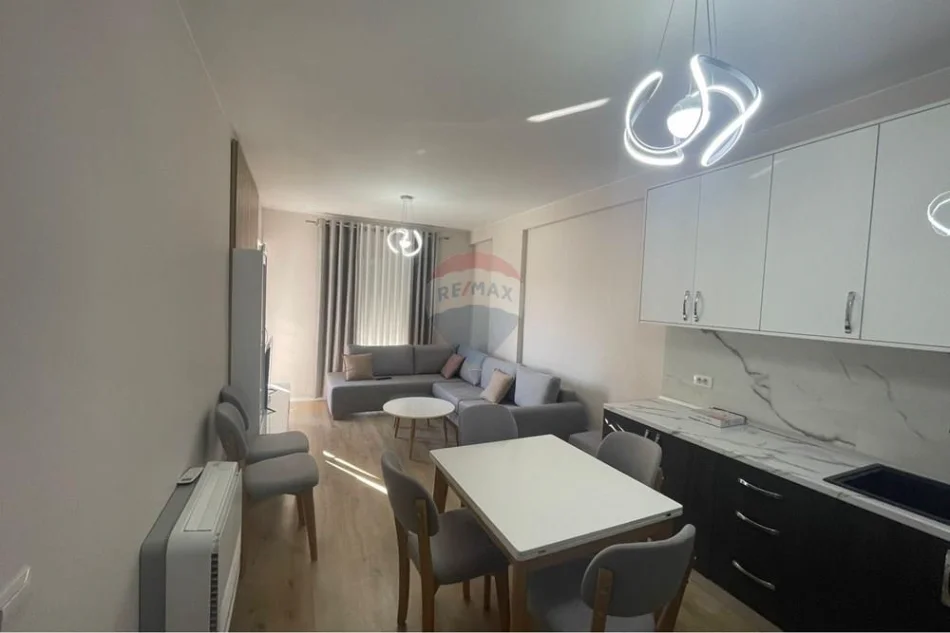 Tirane, shitet apartament 2+1 Kati 3, 85 m² 130.000 € (Univers city)