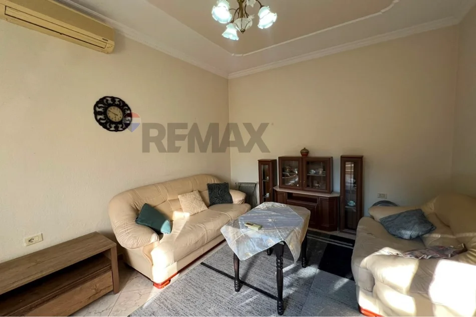 Tirane, jepet me qera Kati 1 i nje Vile, 120 m² 400 € (5 Maj)