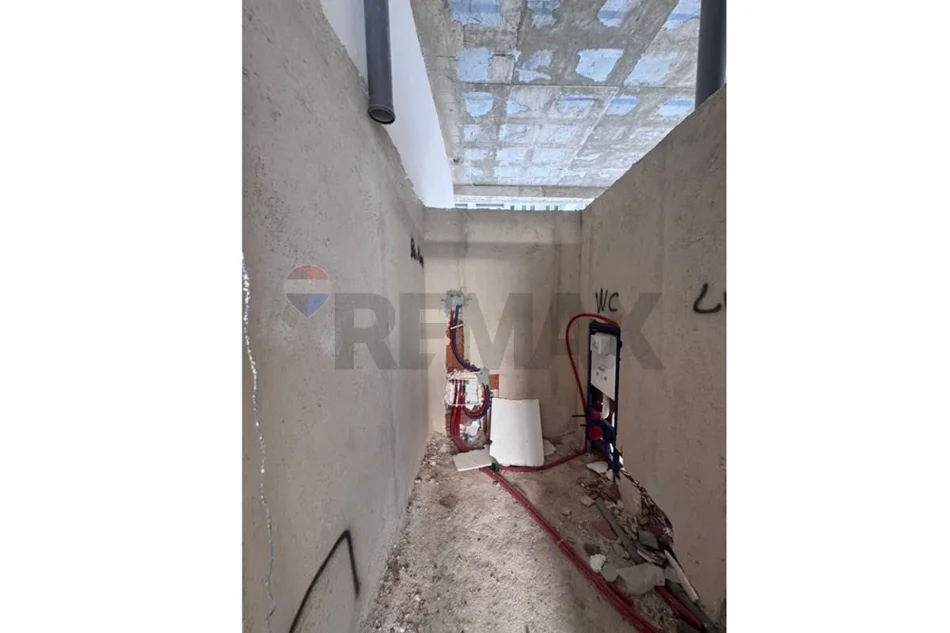 Tirane, shitet dyqan Kati 0, 89 m²