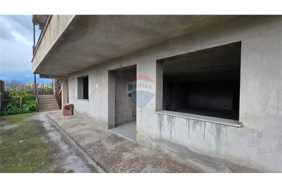 Vlore, shitet Vile Vile 4 Katshe , 407 m² 250.000 € (Rruga Demokracia, Vlore)