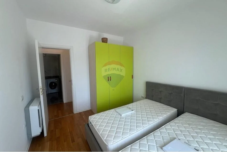Tirane, jepet me qera apartament 2+1+Ballkon , 98 m² 800 € (Kopshti Botanik)
