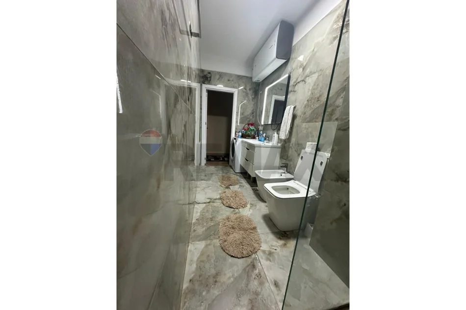 Tirane, shitet apartament , 114 m² 210.000 € 