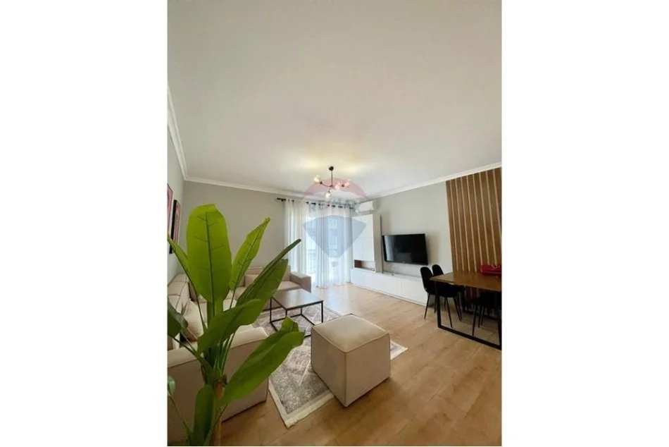 Tirane, jepet me qera apartament 2+1+Ballkon Kati 6, 110 m² 1.100 € (Kompleksi Delijorgji)