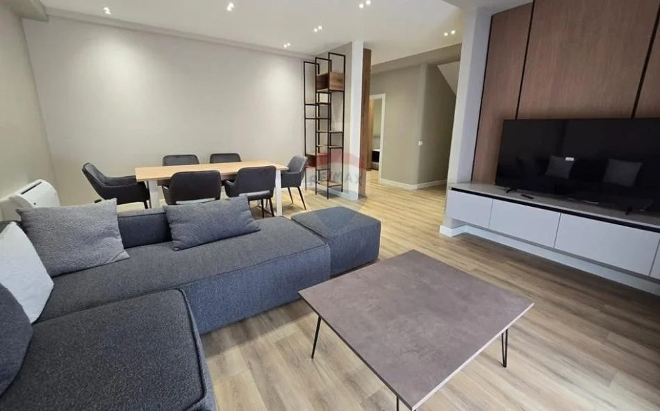 Tirane, shitet apartament duplex 4+1+Ballkon , 215 m² 470.000 € (liqeni thate)