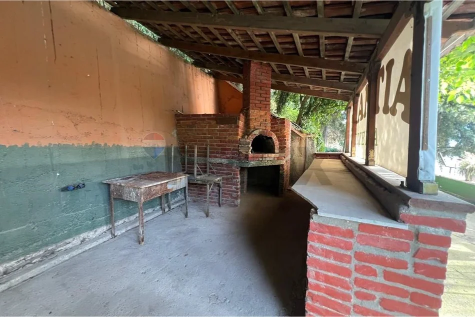 Vlore - Lungomare, jepet me qera bar-resorant , 420 m² (Rruga Aleksander Moisiu, Vlore)