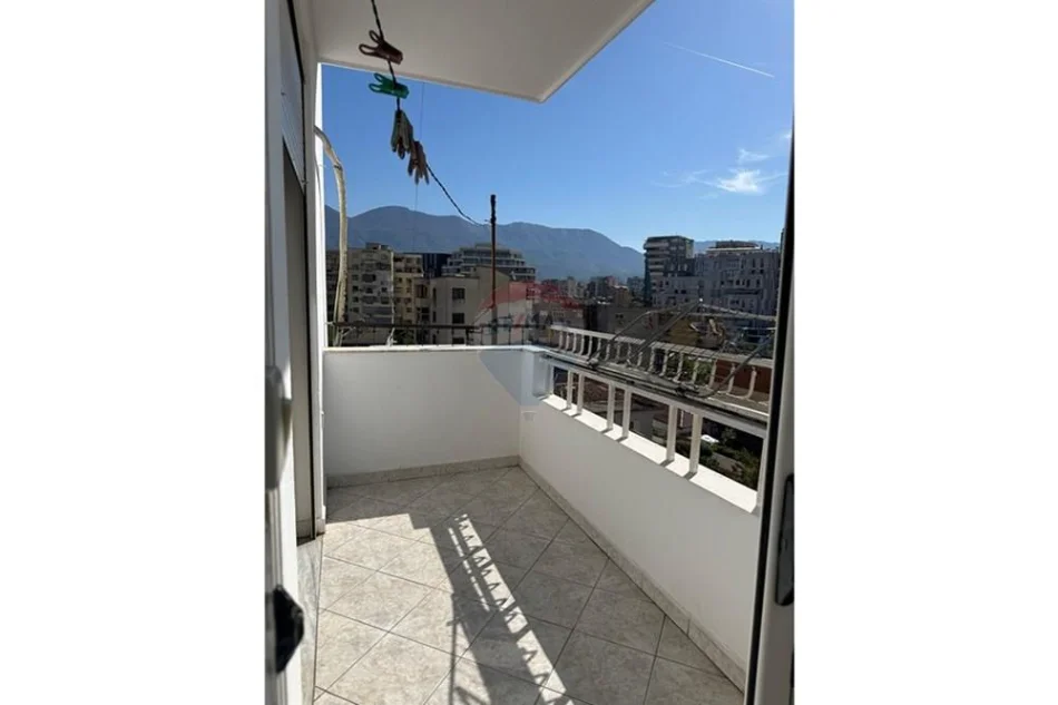 Tirane, jap me qera apartament 3+1+Aneks+Ballkon Kati 5, 750 € 
