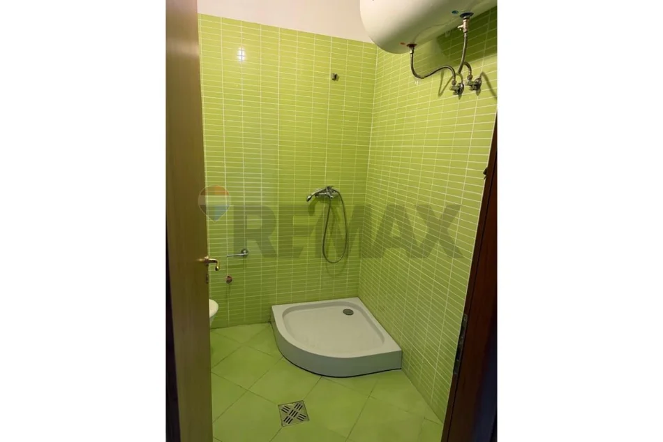 Tirane, jepet me qera apartament , 107 m² 750 € 