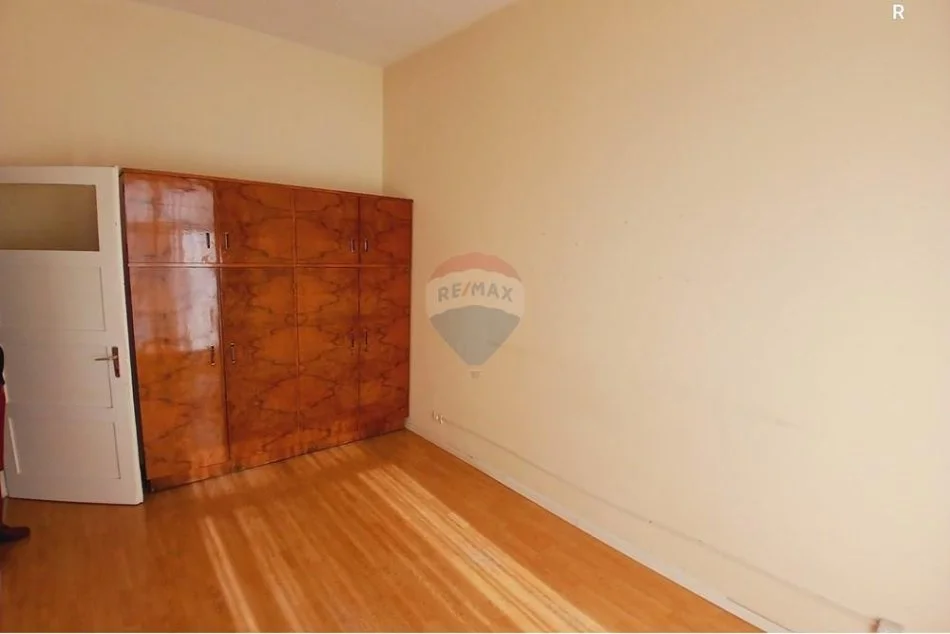 Tirane, jepet me qera apartament 2+1 , 80 m² 600 € (bllok)