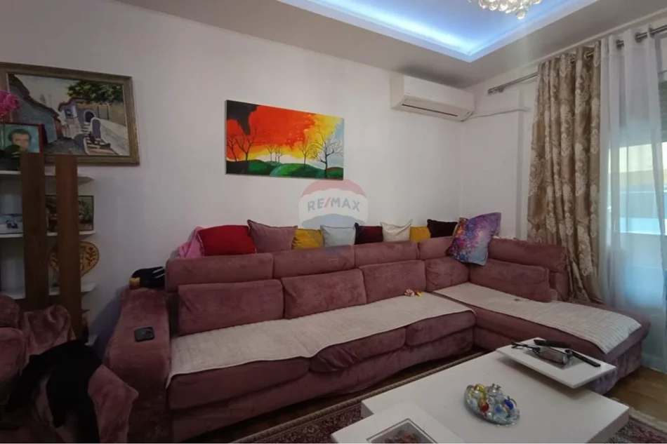shitet apartament 2+1+Ballkon , 106 m² 220.000 € (5 maj)