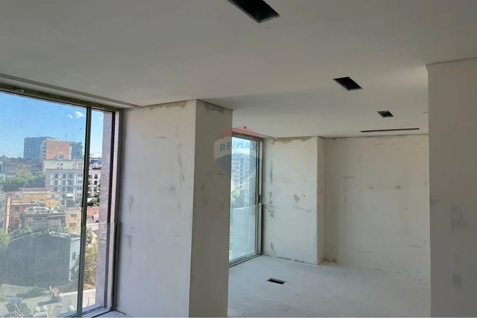 Tirane, jepet me qera ambjent biznesi Kati 7, 83 m² 1.500 € 