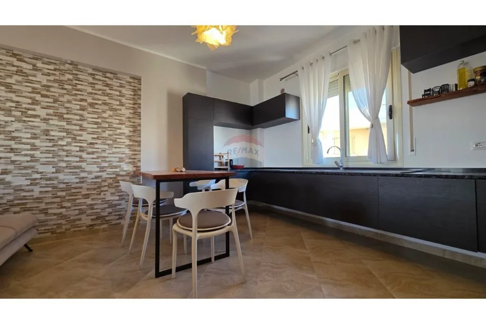Vlore - Lungomare, shitet apartament 2+1 Kati 10, 110 m² (Rruga Cameria, Lungomare, Vlore)