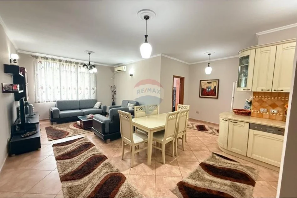 Tirane, jepet me qera apartament 2+1 , 110 m² 650 € (Rruga Islam Alla)