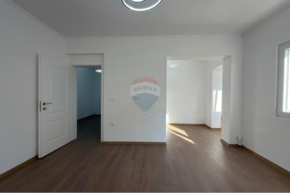 Tirane, shitet apartament 2+1 Kati 4, 77 m² 145.000 € (Sheshi Shtraus, Tiranë(ID: 530181047-532)