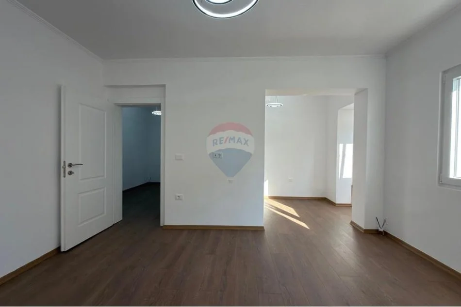 Tirane, shitet apartament 2+1 Kati 4, 77 m² 145.000 € (Sheshi Shtraus, Tiranë(ID: 530181047-532)