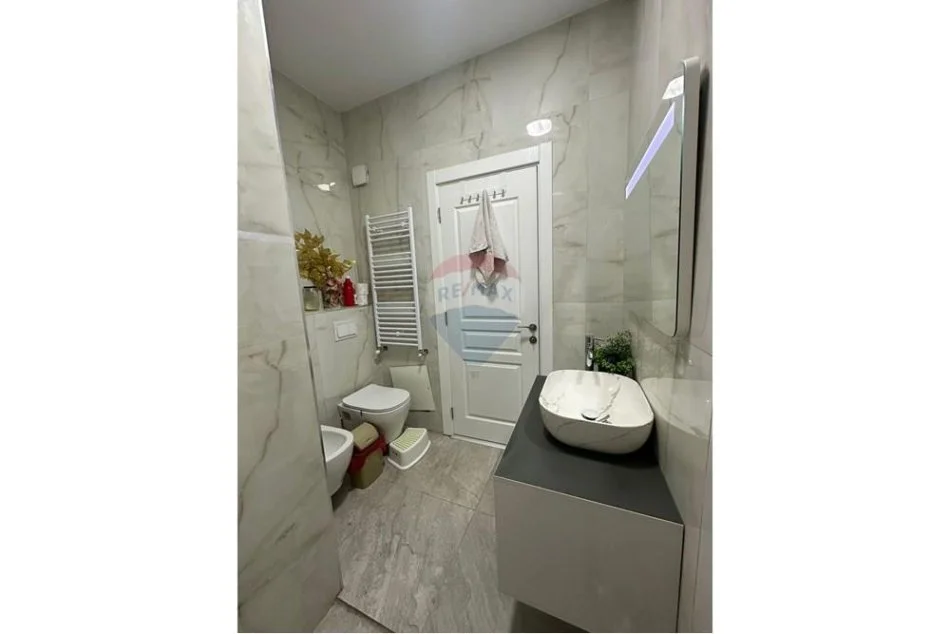 Tirane, jepet me qera apartament 2+1 , 90 m² 600 € (Porcelan)