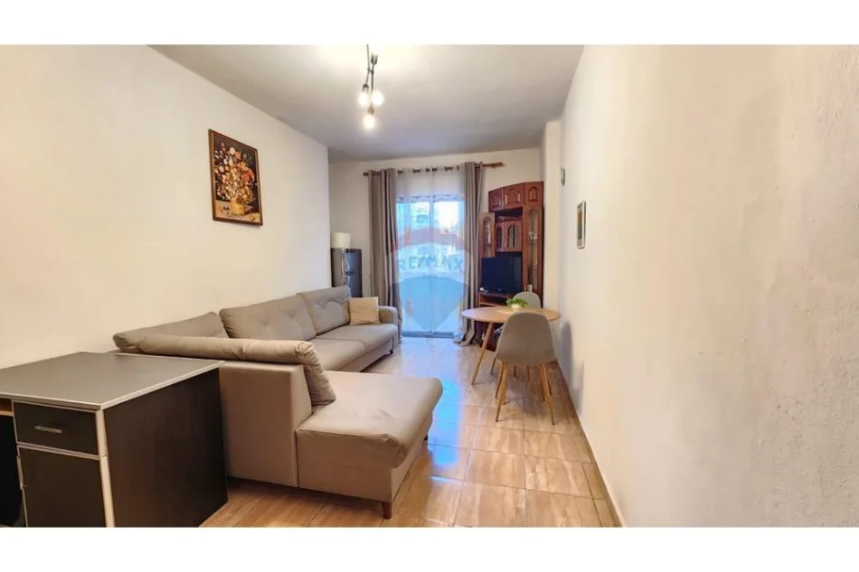 Tirane, jepet me qera apartament 1+1+Ballkon Kati 2, 60 m² 400 € (Astir)