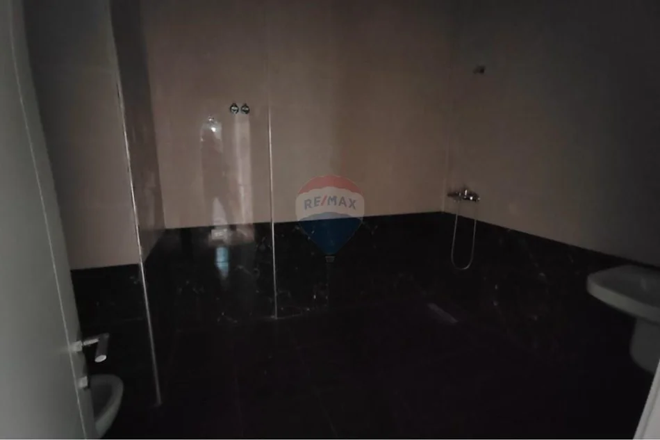 Tirane, shitet apartament , 106 m² 121.000 € (Univers City)