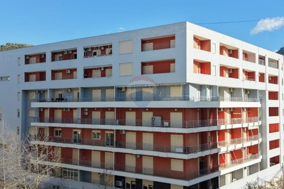 Vlore - Lungomare, jepet me qera apartament 1+1+Ballkon Kati 5, 68 m² 400 € (Rruga Reshat Osmani, Vlore)