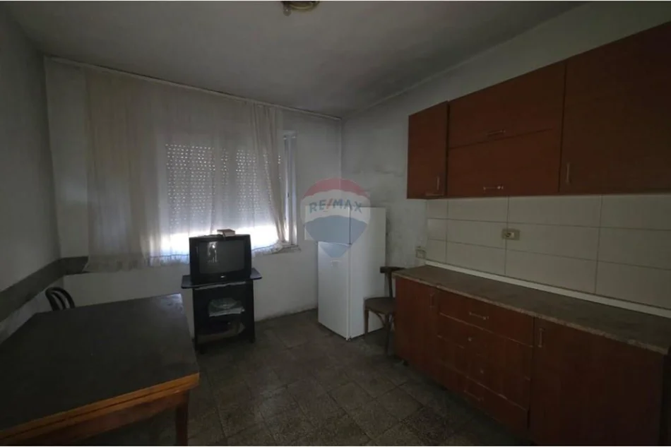 Tirane, jepet me qera apartament 2+1 Kati 4, 68 m²