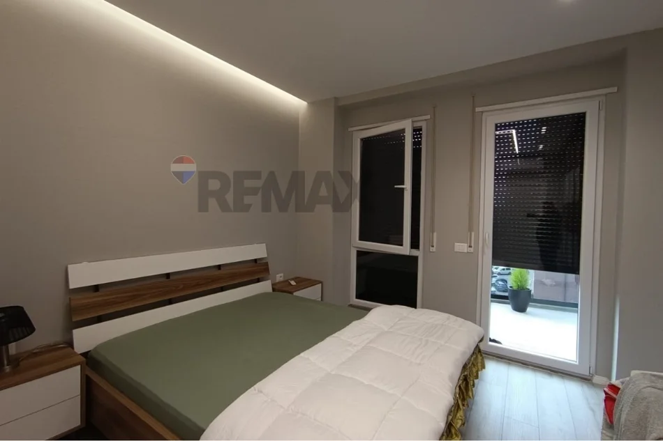 Tirane, jepet me qera apartament 1+1 , 650 € (egnatia)