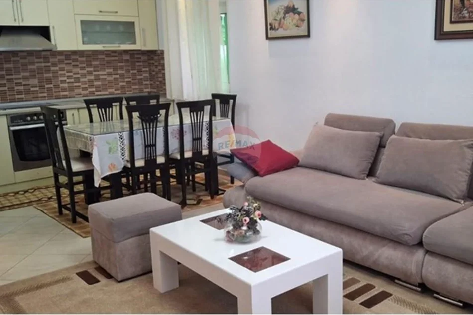 Tirane, jepet me qera apartament , 100 m² 700 € 