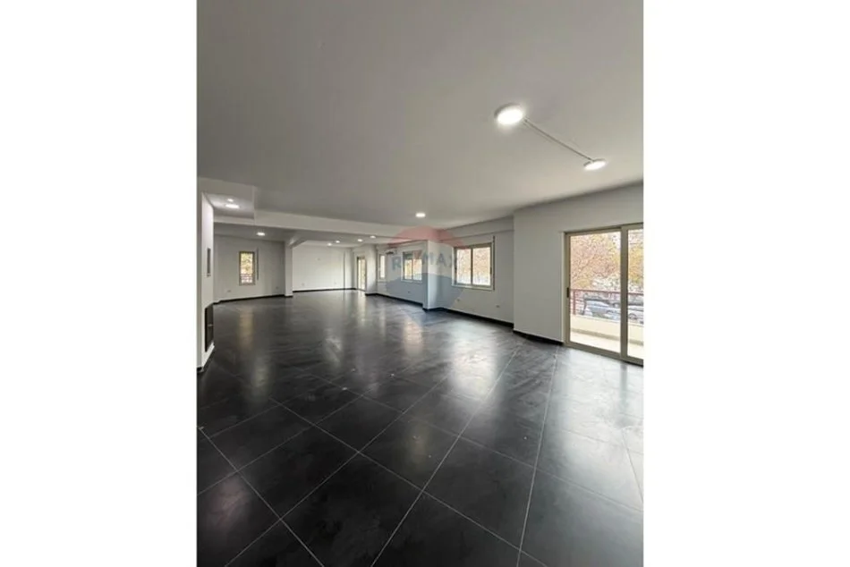 Tirane, shitet apartament 4+1 Kati 1, 243 m² 465.000 € (Rruga Don Bosko, Tiranë(ID: 530591002-27)