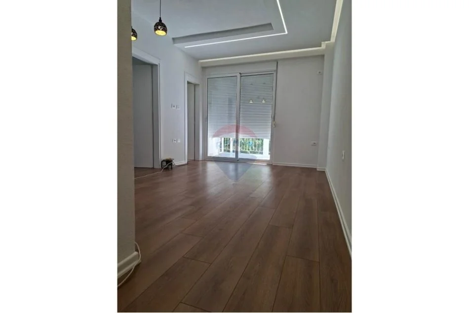 Vlore, shitet apartament 1+1+Ballkon , 46 m² (Rr. Dhimiter Konomi)