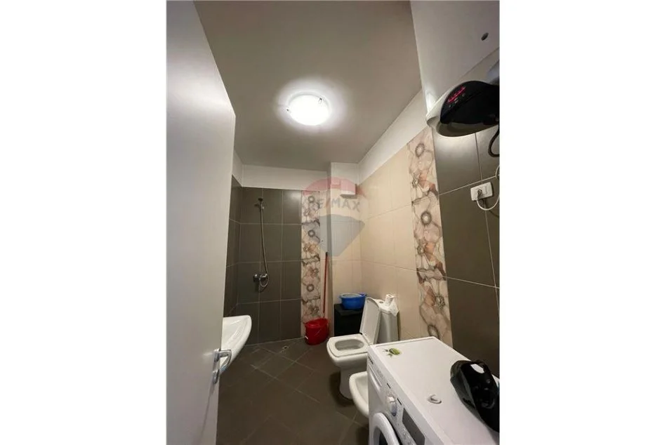 Tirane, jepet me qera apartament 2+1+Ballkon , 110 m² 650 € (Rruga e Kavajes)