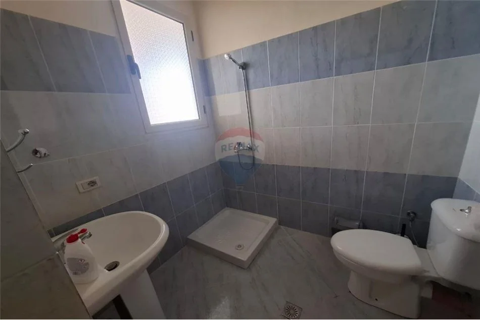 Vlore - Lungomare, jepet me qera apartament 2+1+Ballkon Kati 6, 107 m² 500 € (Rruga Dhimitër Konomi Vlore)